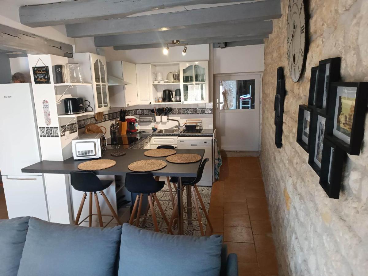 Meuble De Tourisme Petit Chail Saint Savinien エクステリア 写真